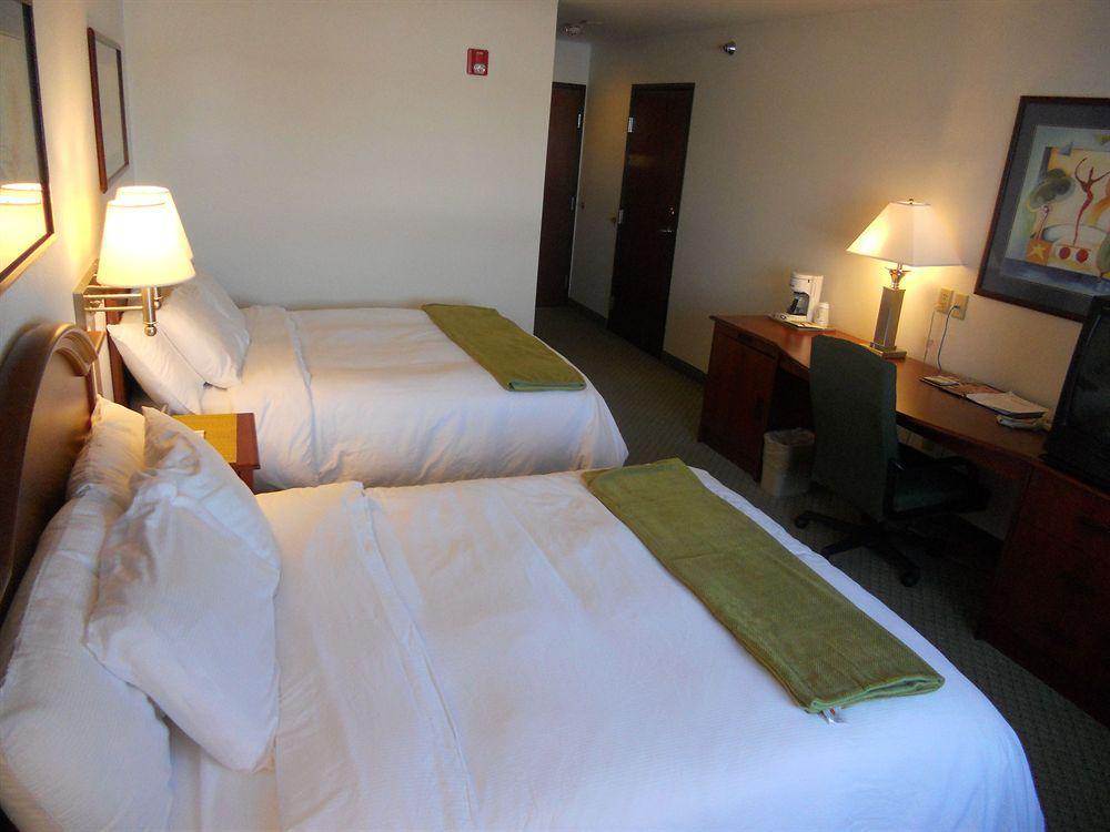 Crossings By Grandstay Inn & Suites Becker Екстер'єр фото