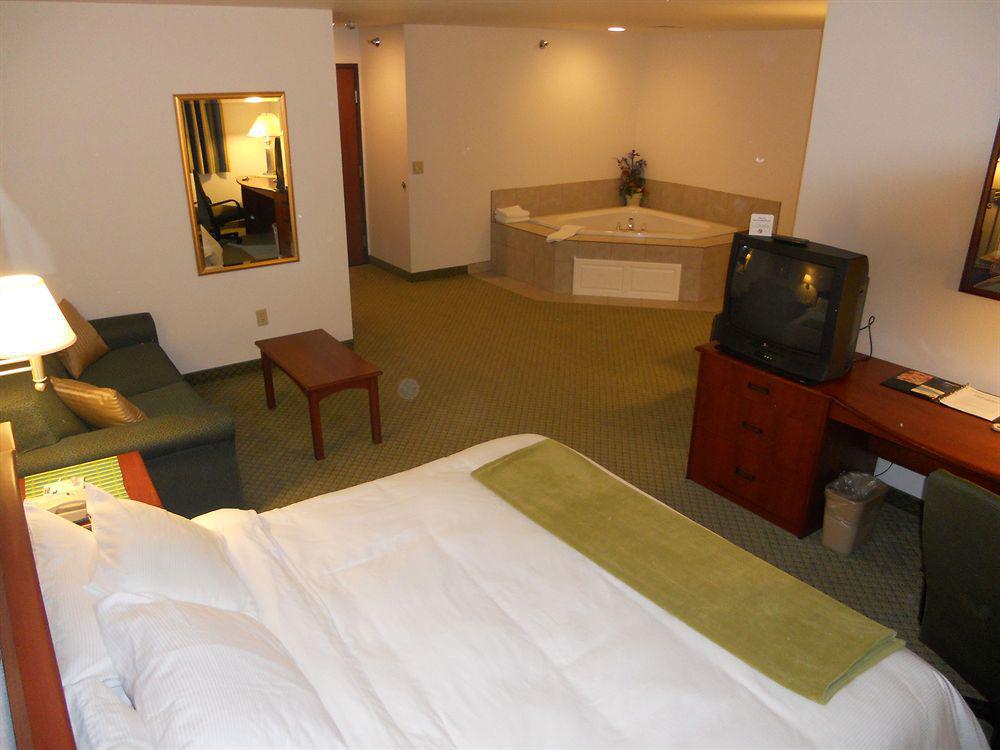 Crossings By Grandstay Inn & Suites Becker Екстер'єр фото