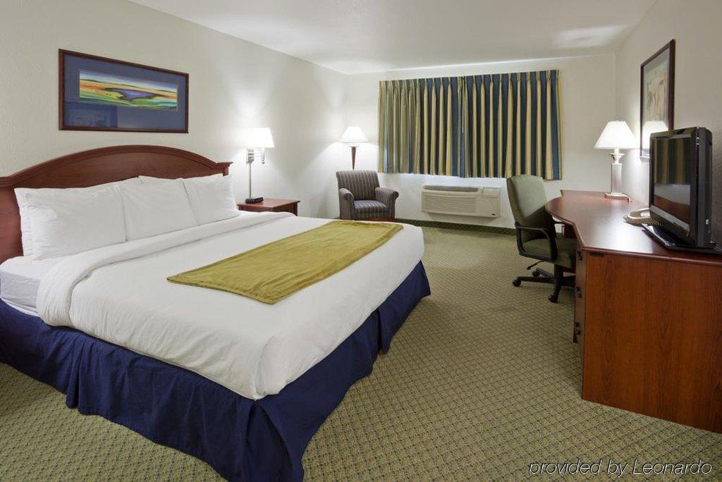 Crossings By Grandstay Inn & Suites Becker Екстер'єр фото