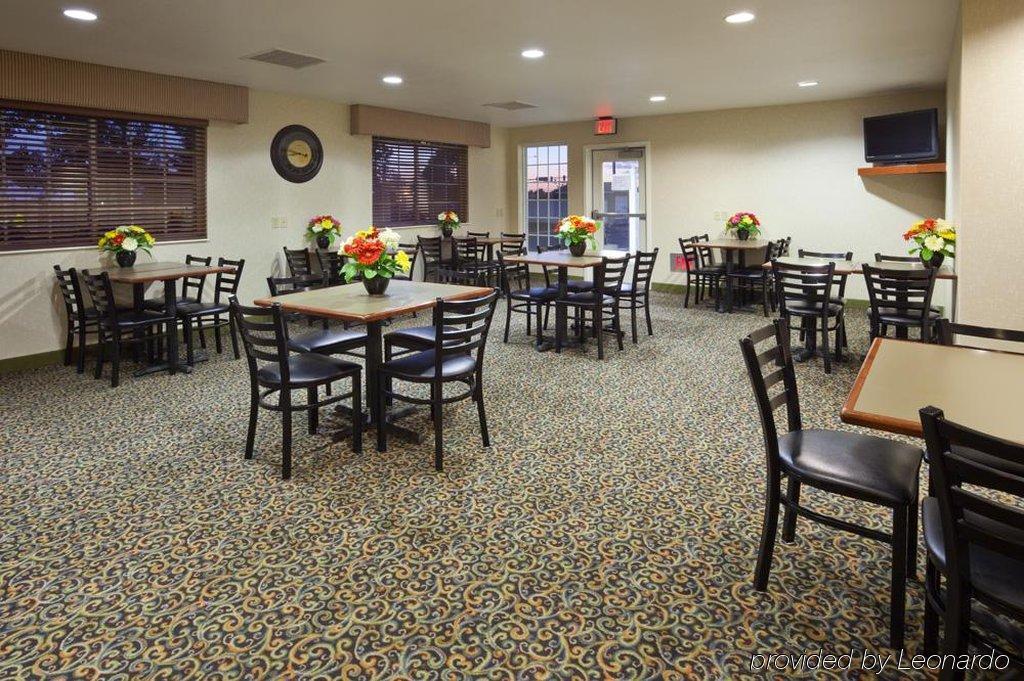 Crossings By Grandstay Inn & Suites Becker Екстер'єр фото