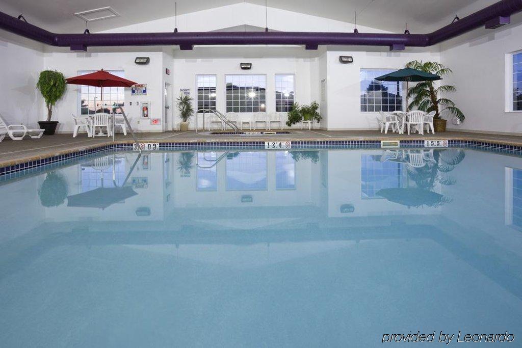 Crossings By Grandstay Inn & Suites Becker Екстер'єр фото