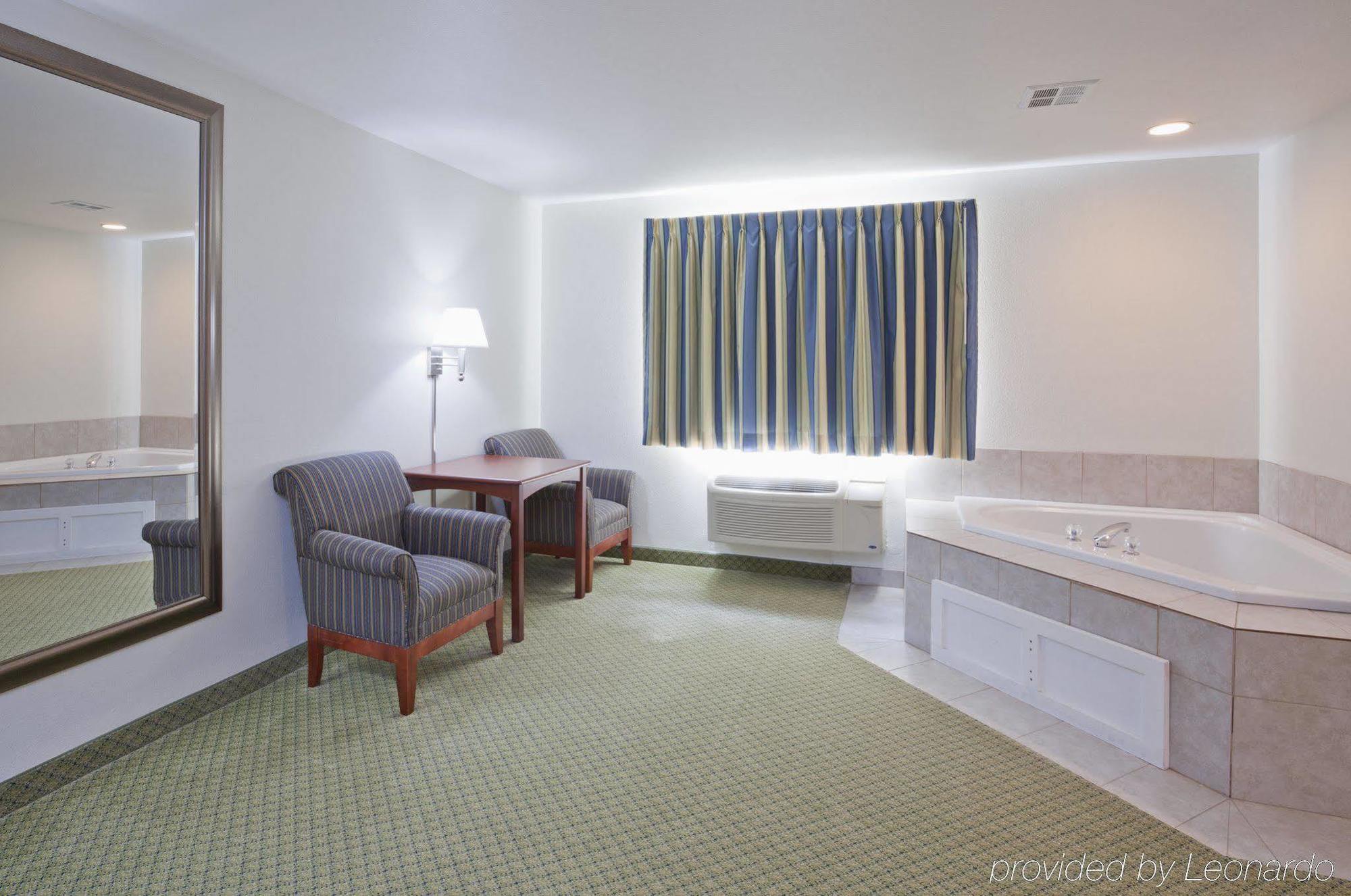Crossings By Grandstay Inn & Suites Becker Екстер'єр фото